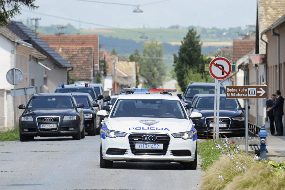 MALIŠAN STAROSTI OKO 5 GODINA PRONAĐEN NASRED PUTA U ZAGREBU! Policija moli roditelje da se HITNO OGLASE