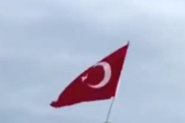 TURSKA: Ministar odbrane prinudno sleteo, avion imao nezgodu